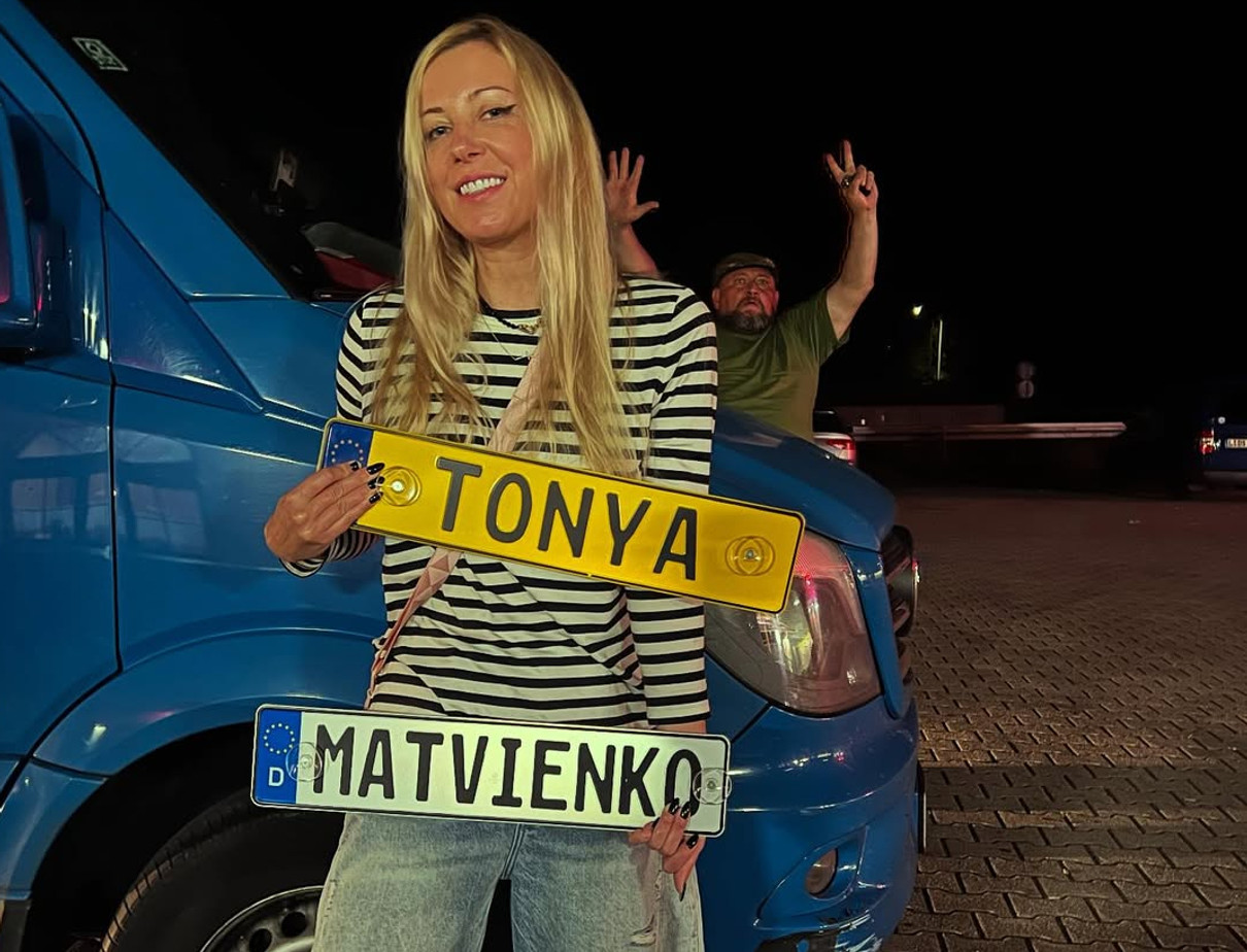 Тоня Матвієнко позує для фото