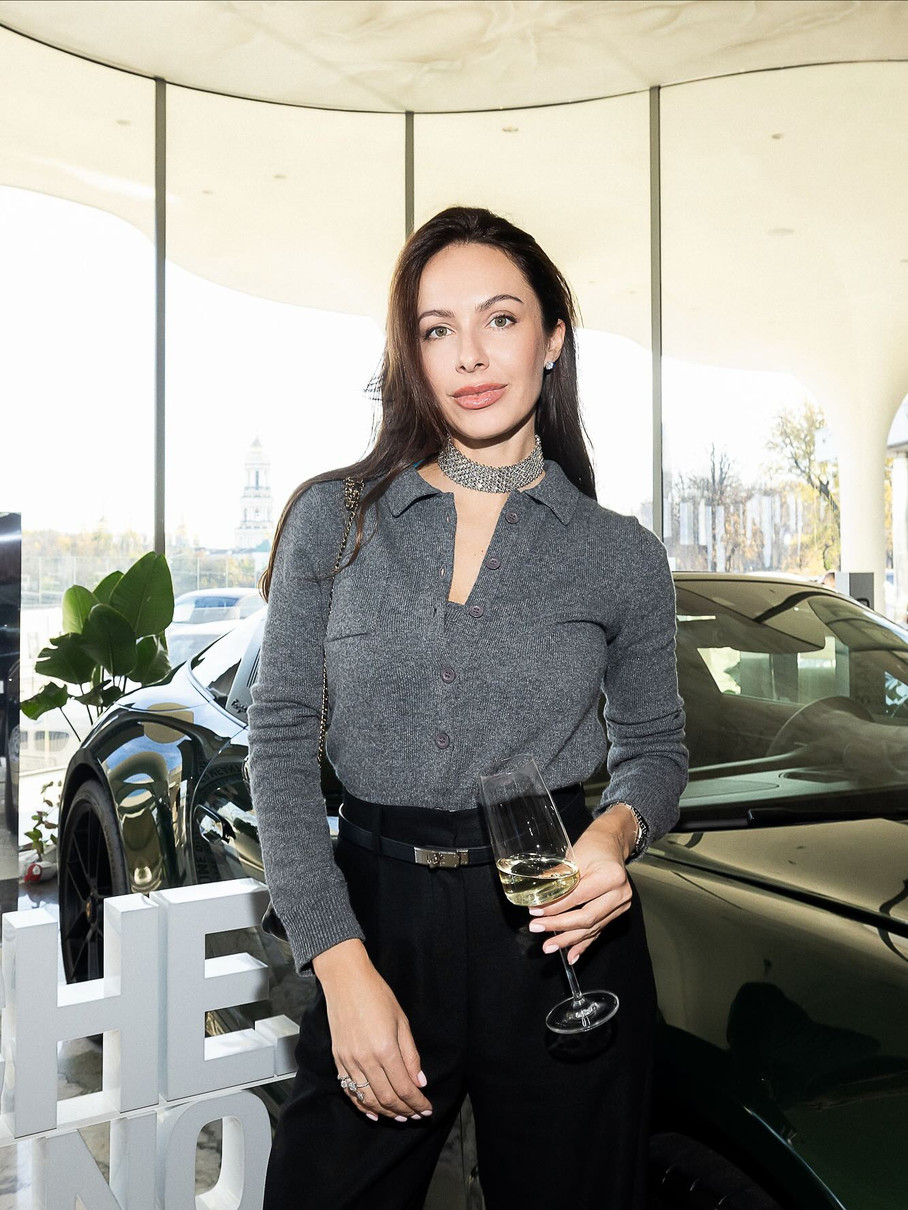 До речі, сама Христина раніше казала, що вони з Вовою вклалися у будинок 50 на 50. Але Катерина запевняє, що 240 тисяч за нерухомість платив лише Вова 