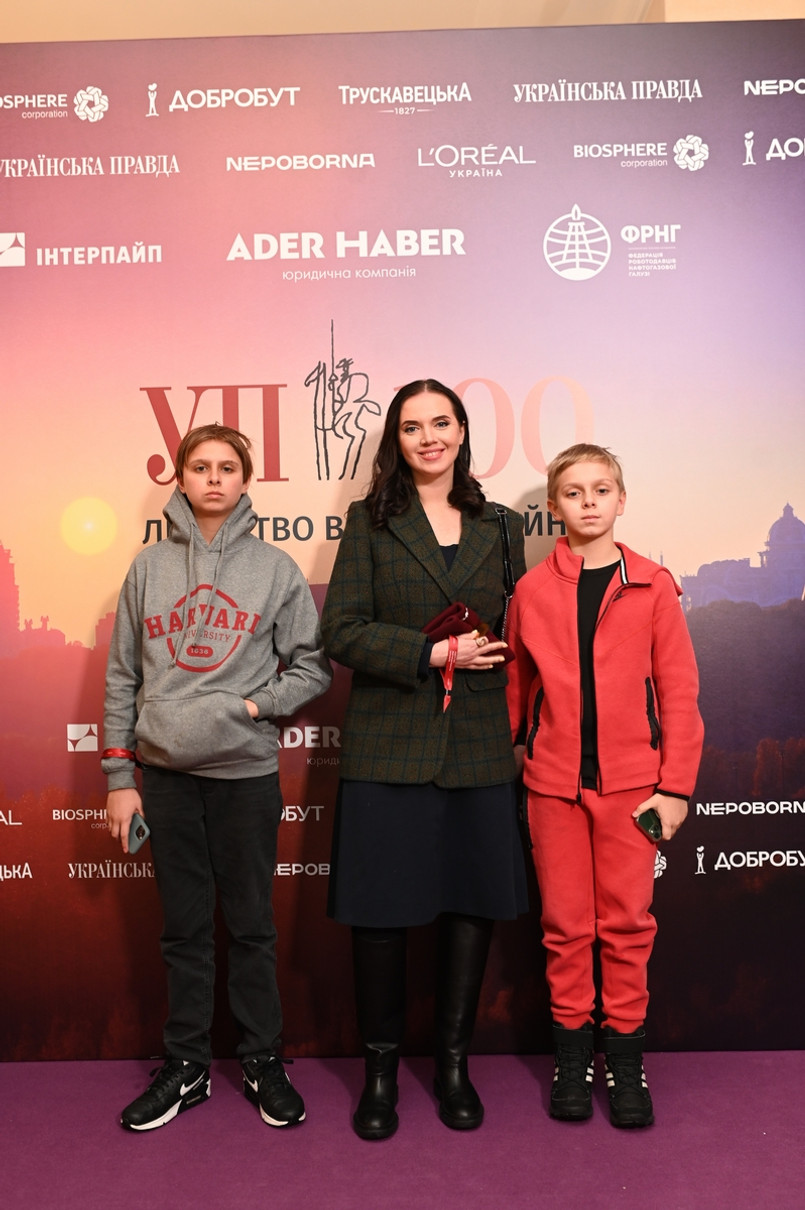 Журналістка Яніна Соколова з синами 