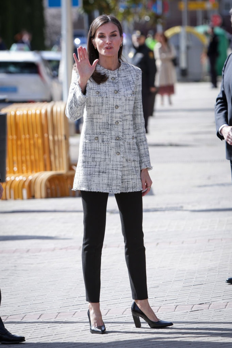 Королева Іспанії Летісія віддає перевагу подовженим жакетам