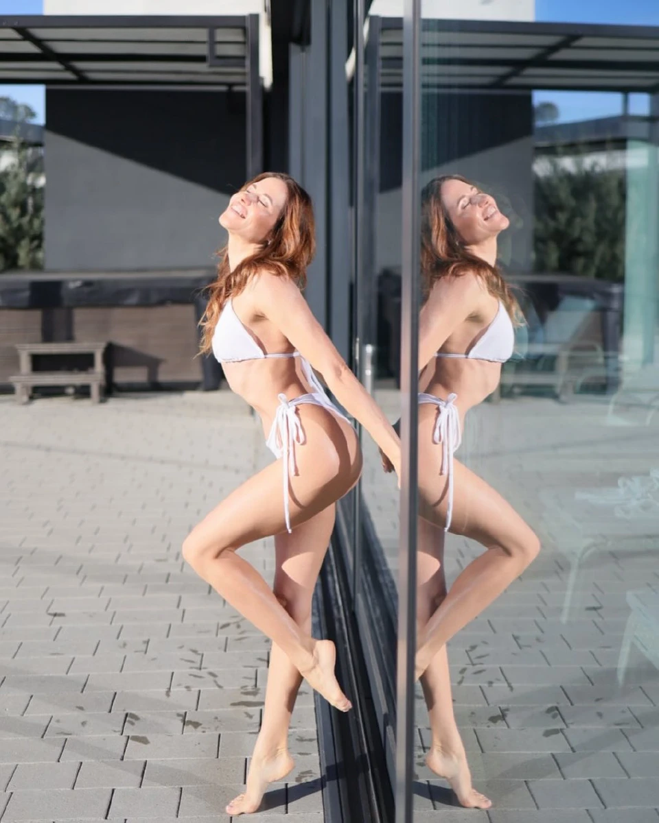 Денисенко в бікіні