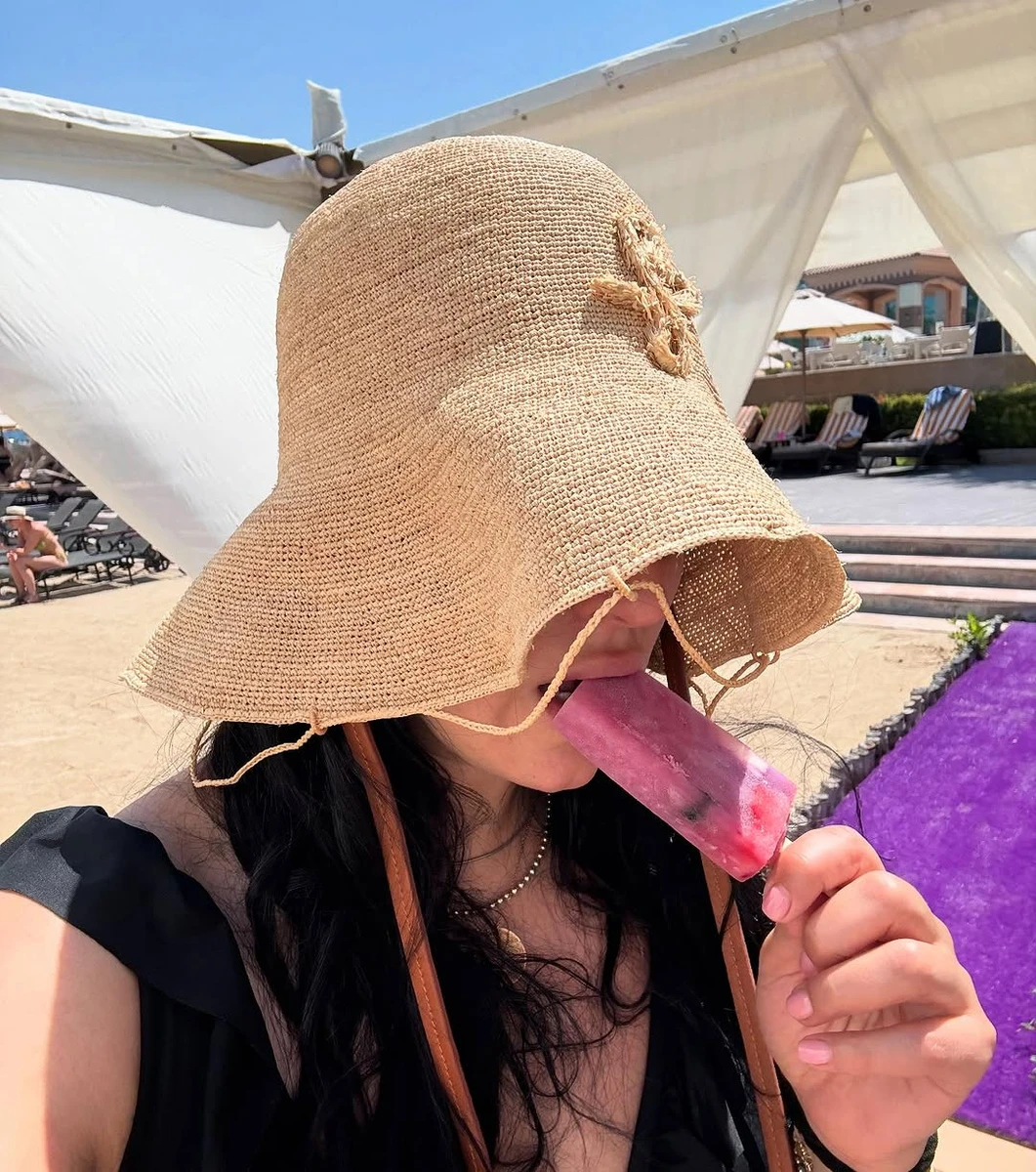 Джамала на пляжі куштувала морозиво