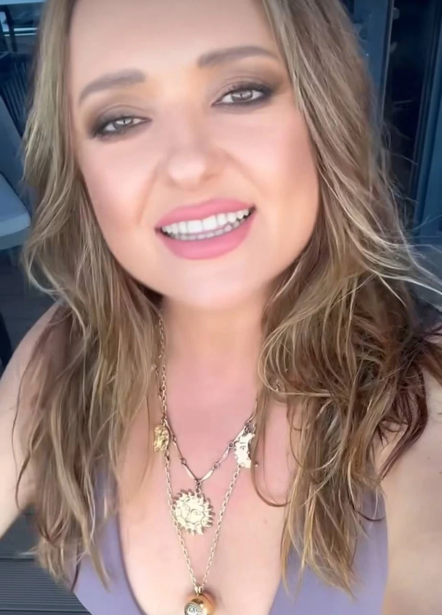 Могилевська з декольте