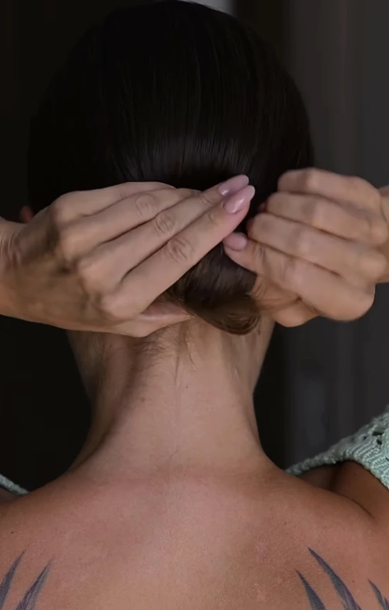 Саша Бо показала, як легко зробити трендовий пучок