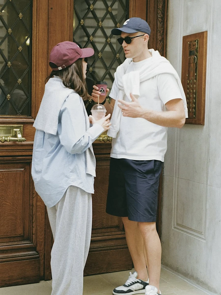 Артем Довбик показався з дружиною на ефектних фото