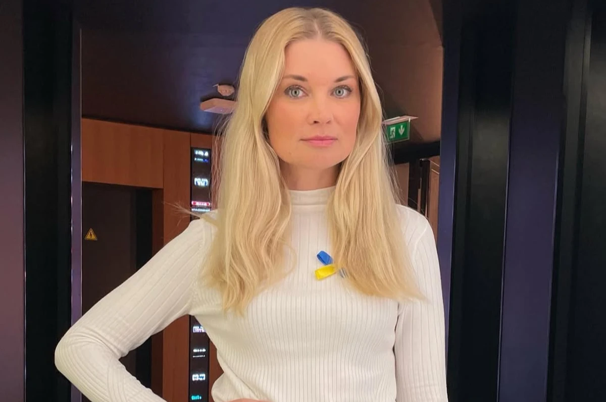 Лідія Таран позує для фото