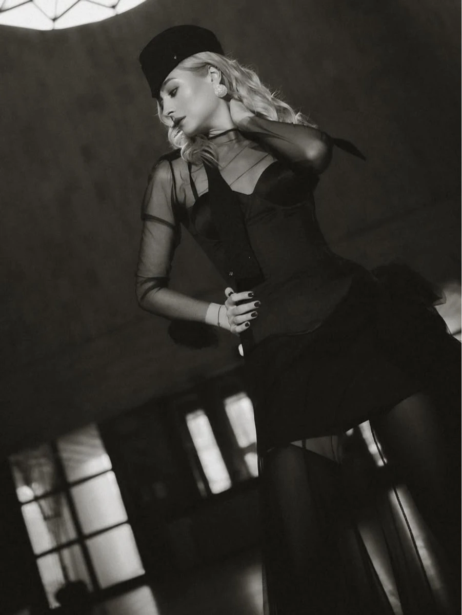 Анастасія Цимбалару похвалилася формами в корсеті