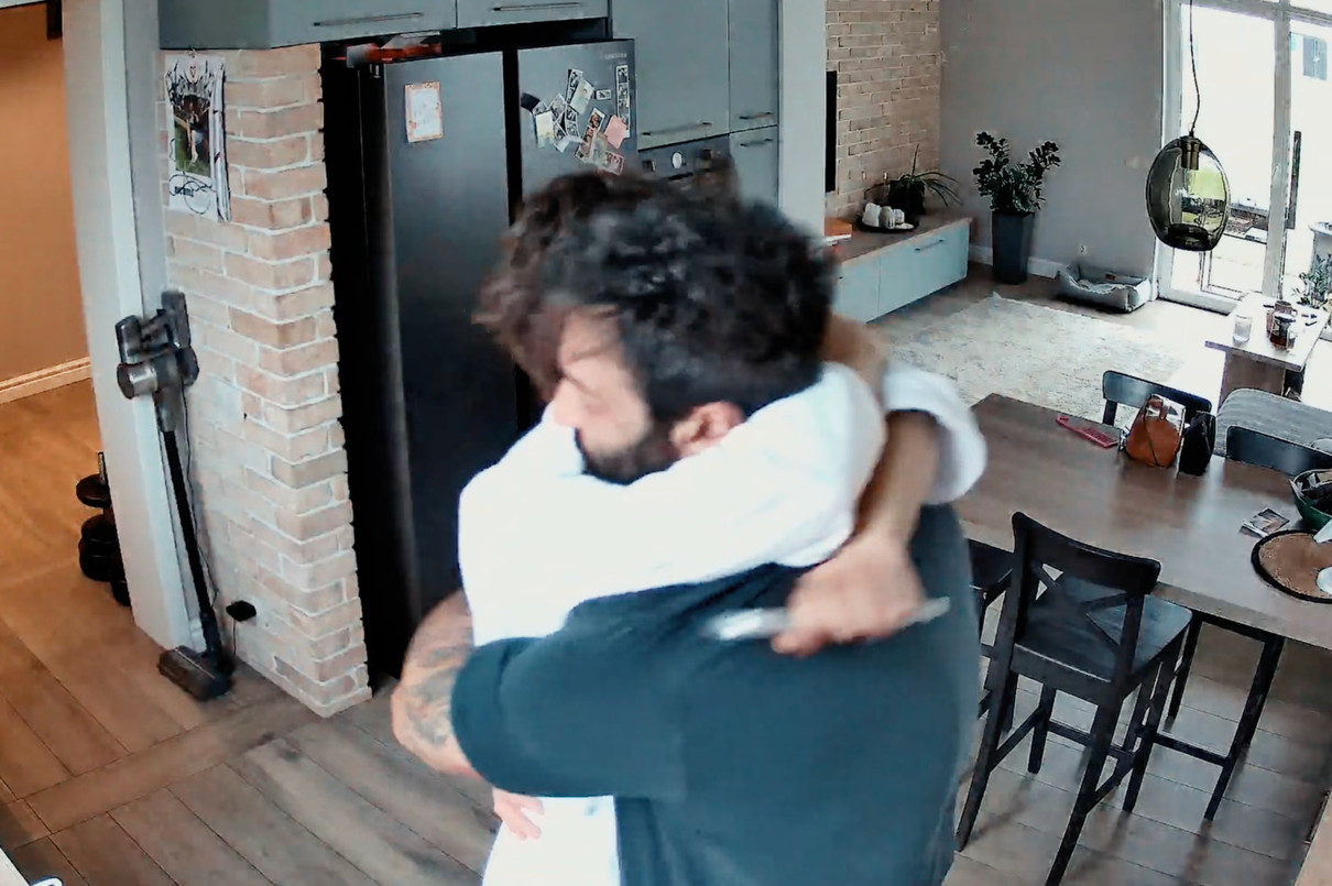 Lida Lee і Даніель Салем замилували своїми обіймами в кліпі