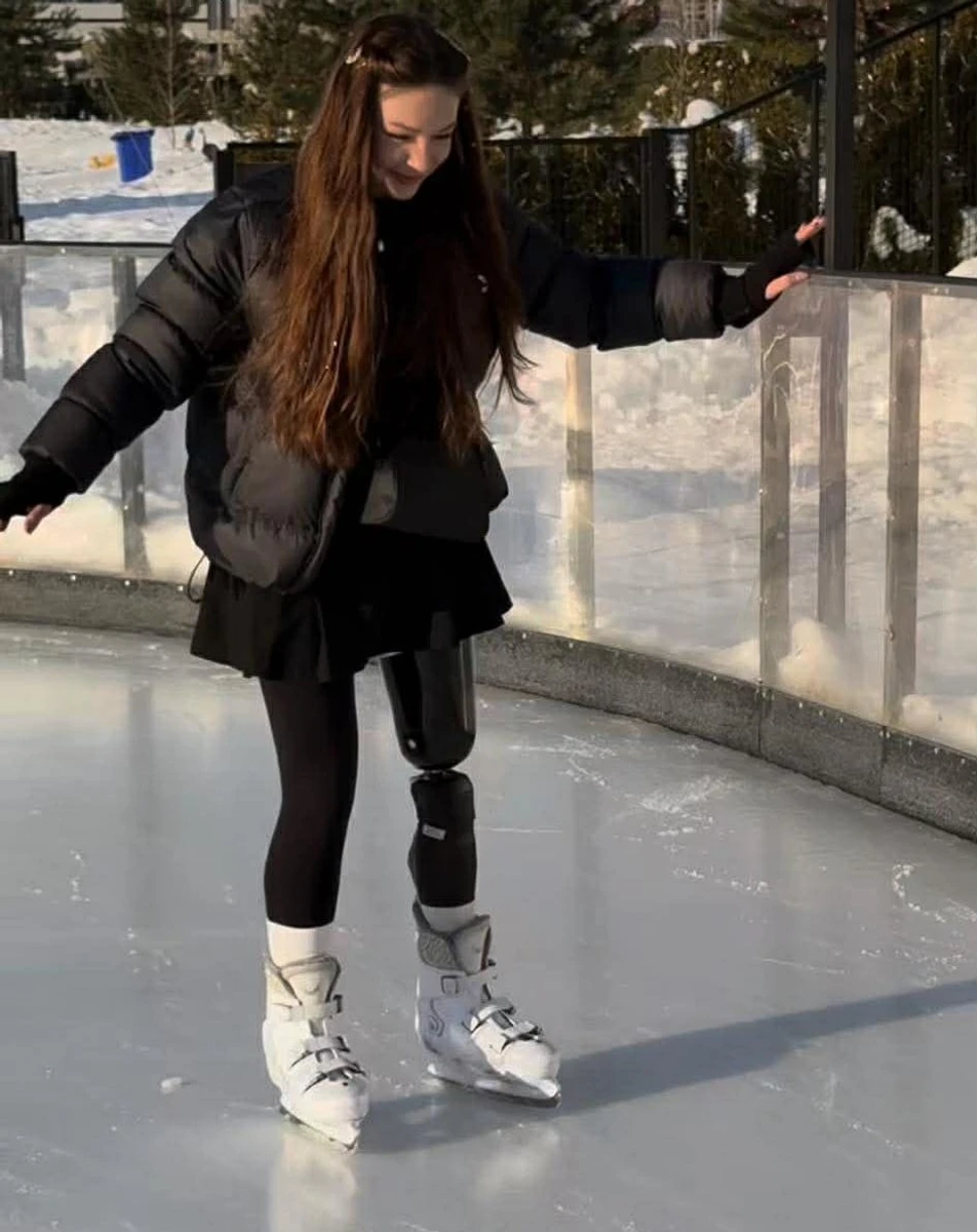 Врешті дівчина змогла покататися без підстраховки 