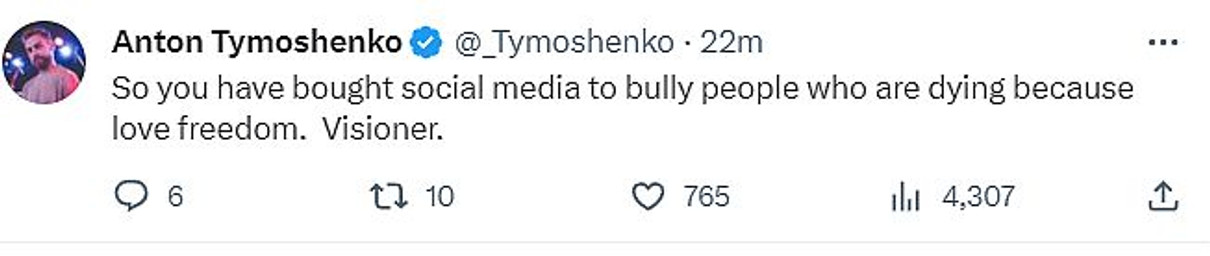 Одним із перших на твіт Ілона відреагував стендап-комік Антон Тимошенко: Отже, ти купив соціальну мережу, щоб знущатися з людей, які вмирають через любов до свободи. Візіонер. 