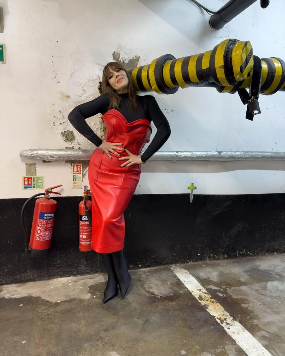 Моніка Белуччі у шкіряному вбранні