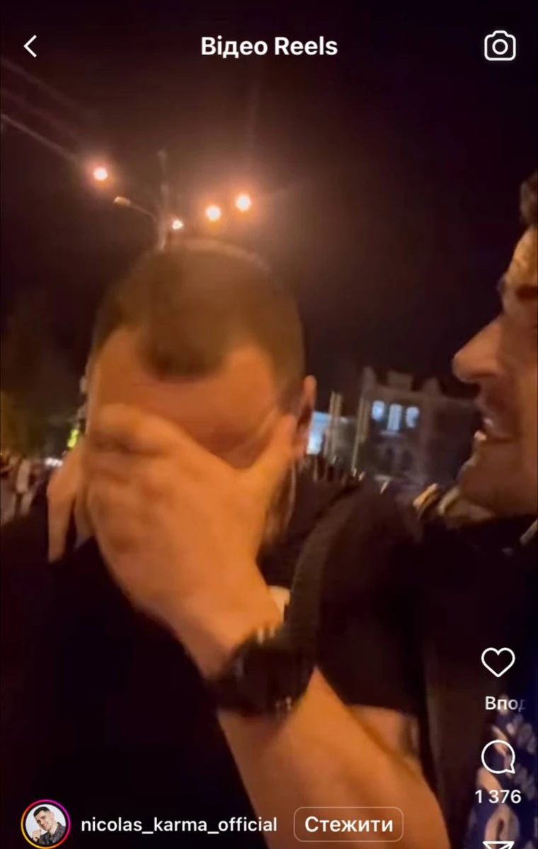 Чоловік відмовився відкривати обличчя, однак містяни все одно його впізнали