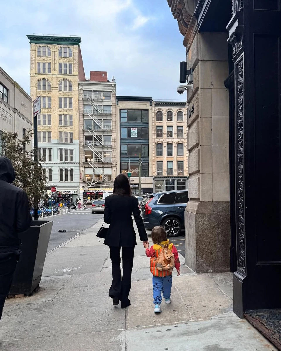 Емілі з сином Слаєм