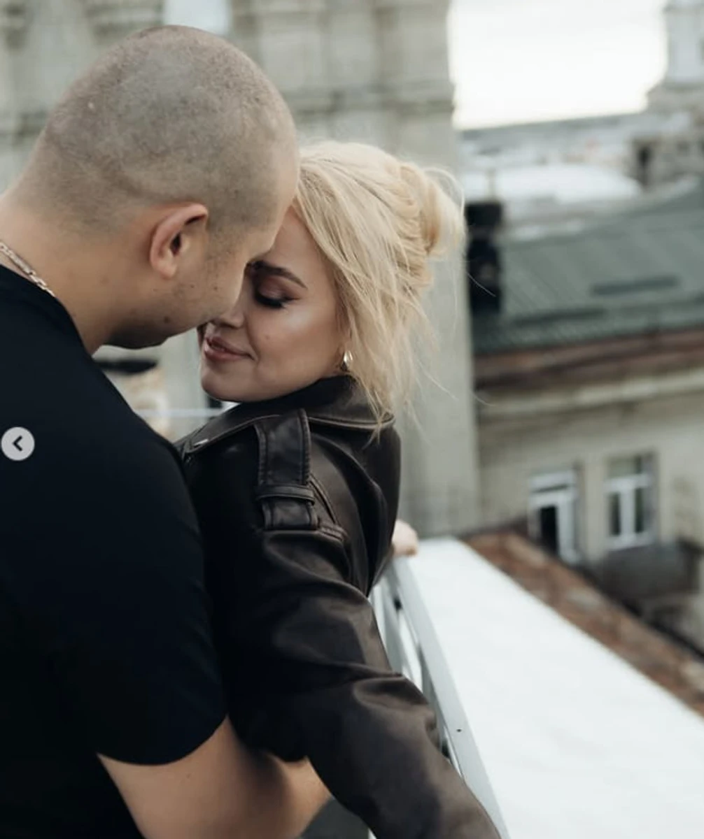 Інна Бєлєнь показалася в обіймах таємничого чоловіка