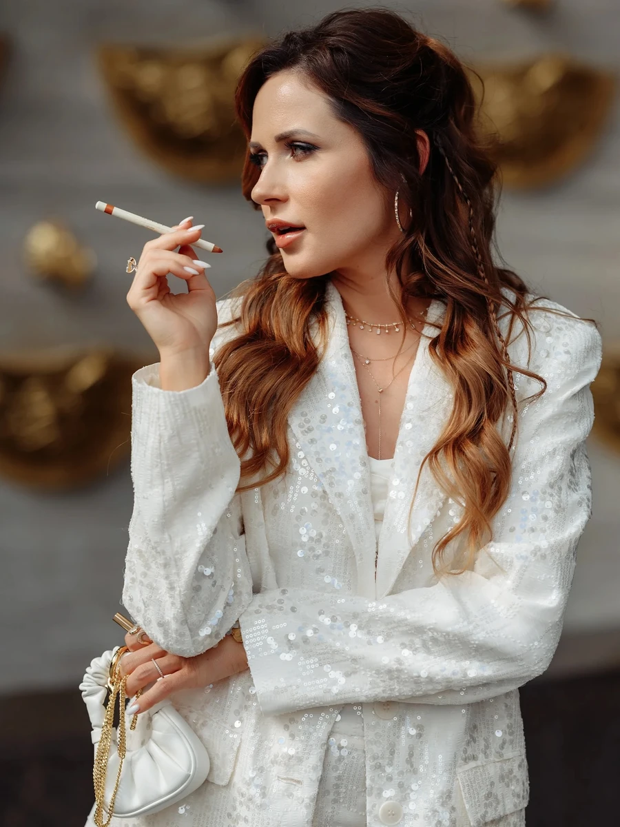 Денисенко з цигаркою