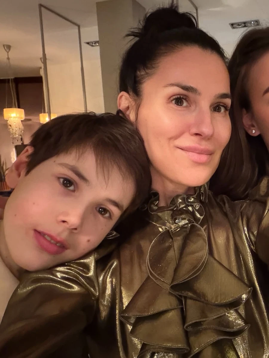 Маша Єфросиніна на милому селфі показалася з сином і дочкою