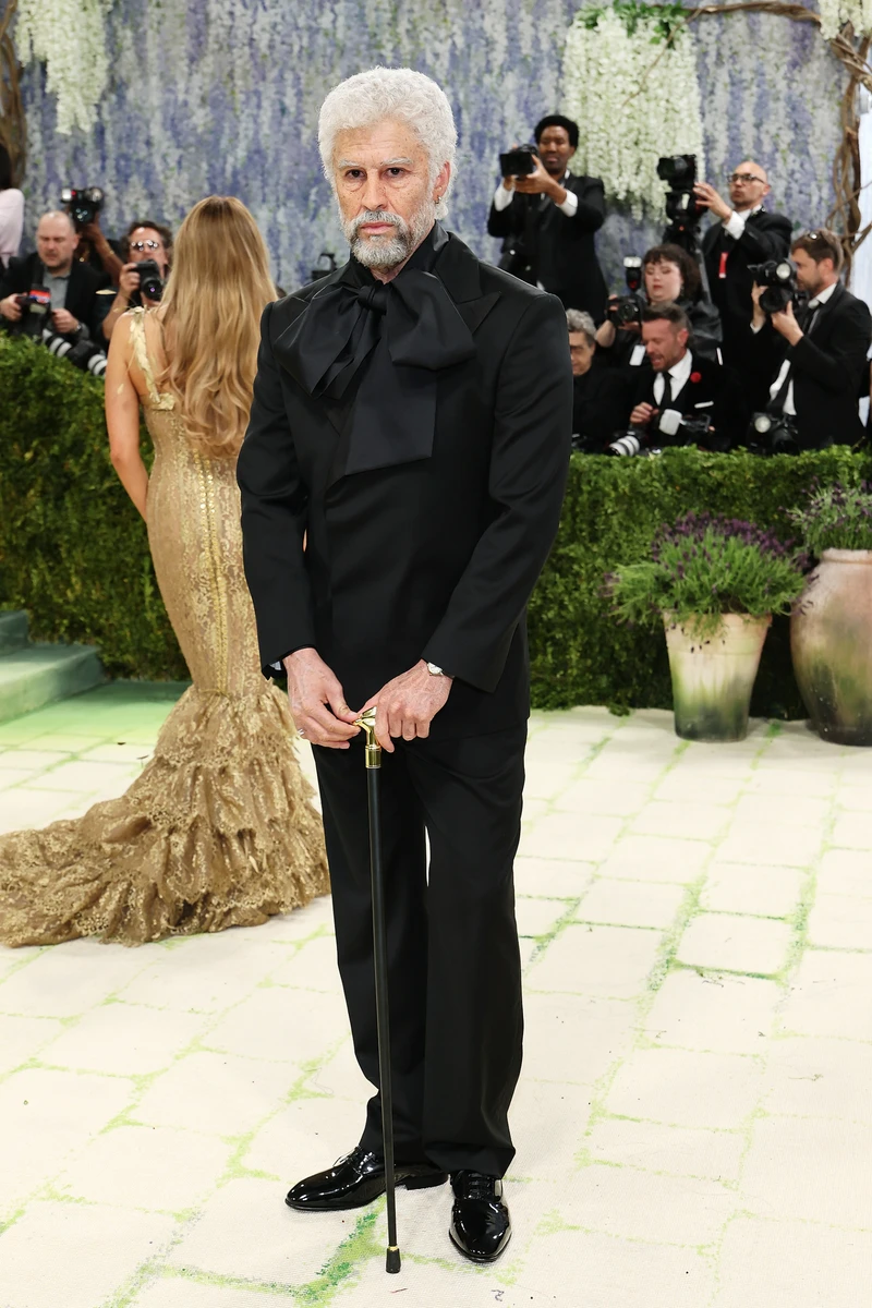 Bad Bunny у зістареному луці на Met Gala 2026