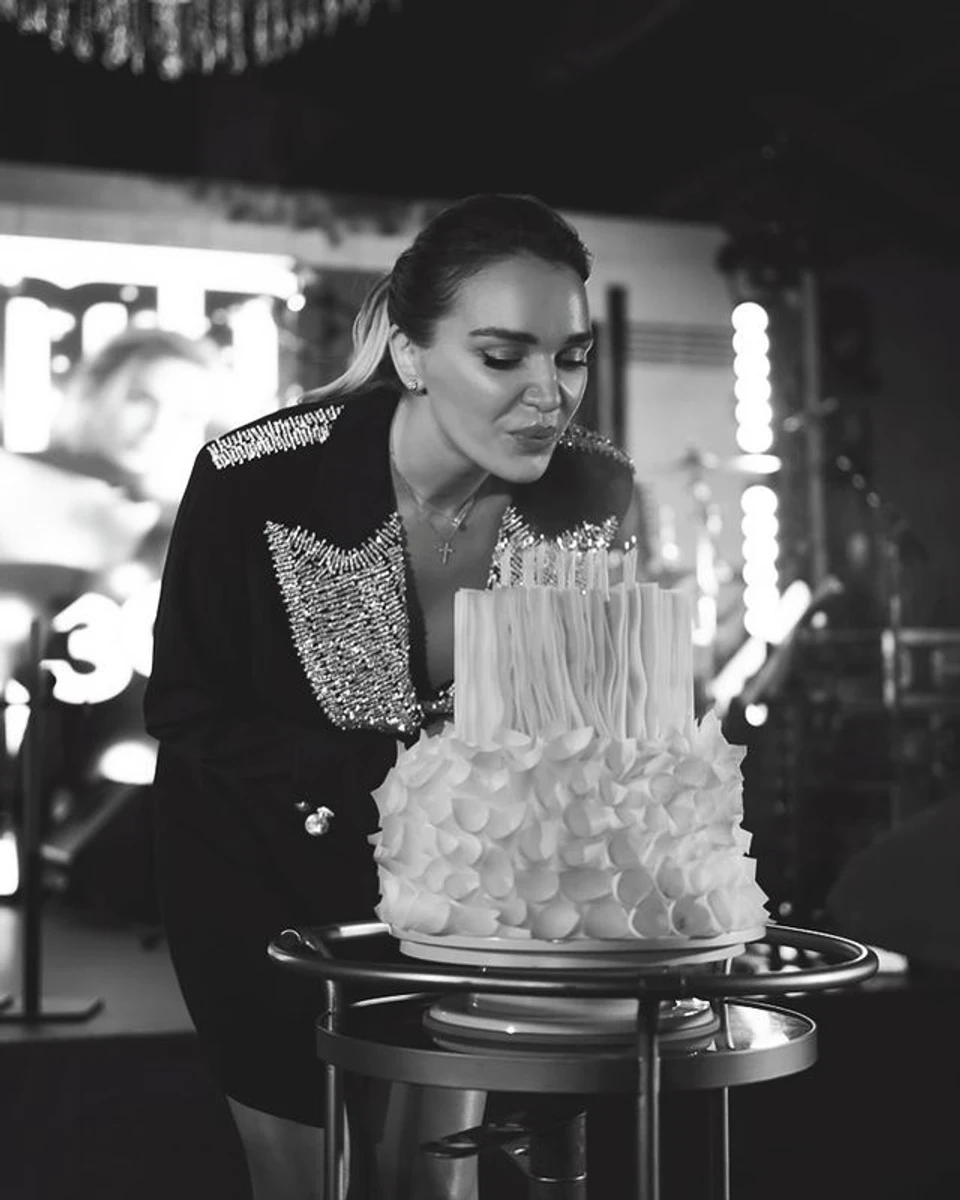 Свого коханого, який, за її словами, існує, Алла досі приховує від загалу 