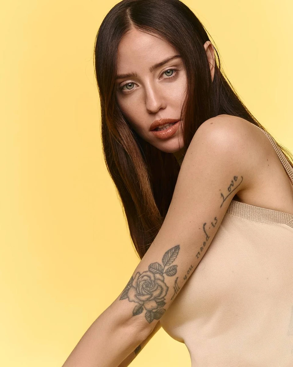 Що я зрозуміла? Що не варто старатися бути для всіх хорошою; що не варто зраджувати себе; що музика не поза політикою — це стало для мене надзвичайно болючим відкриттям; що сім’я важливіша за кар’єру; що я вже доросла; а ще — я почала більше цінувати все, що маю, - каже артистка