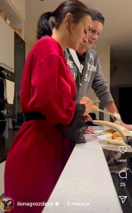 Ілона Гвоздьова знімає ролик з чоловіком