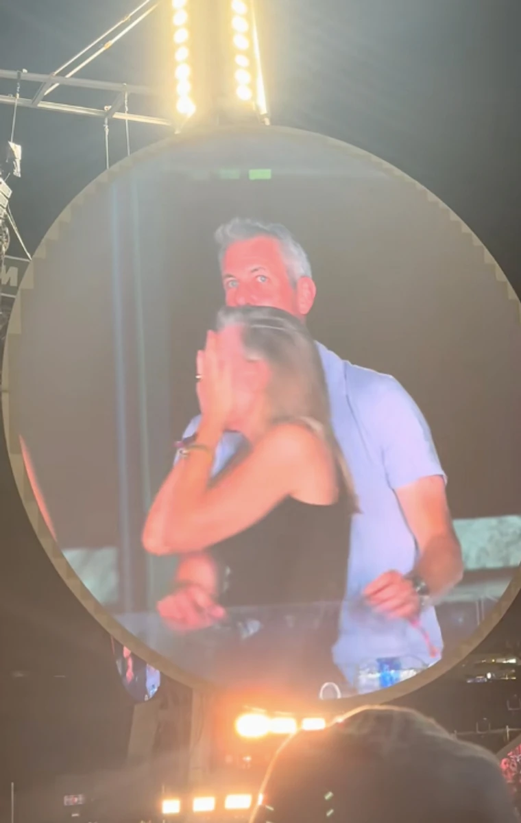 На концерті Колдплей відомого підприємця викрили на зраді