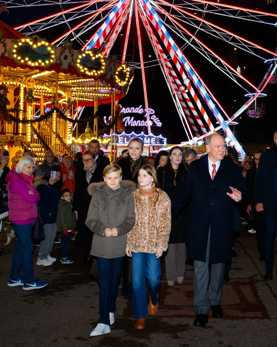 Княжа родина Монако показалися на відкритті Різдвяного містечка