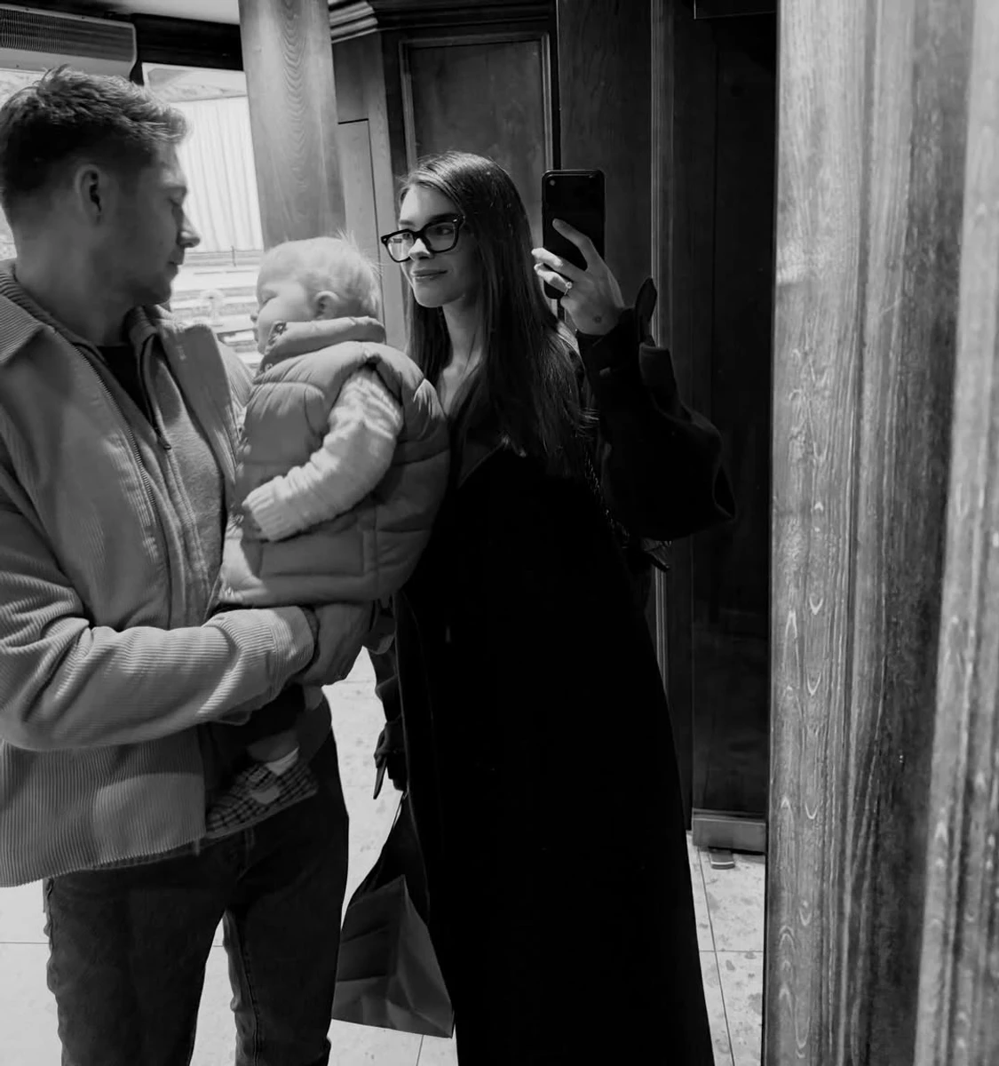 Дружина Остапчука наробила стильних фото з ним і чоловіком