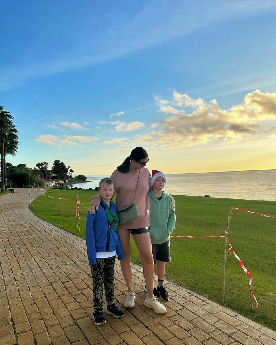 Дружина і діти Усика