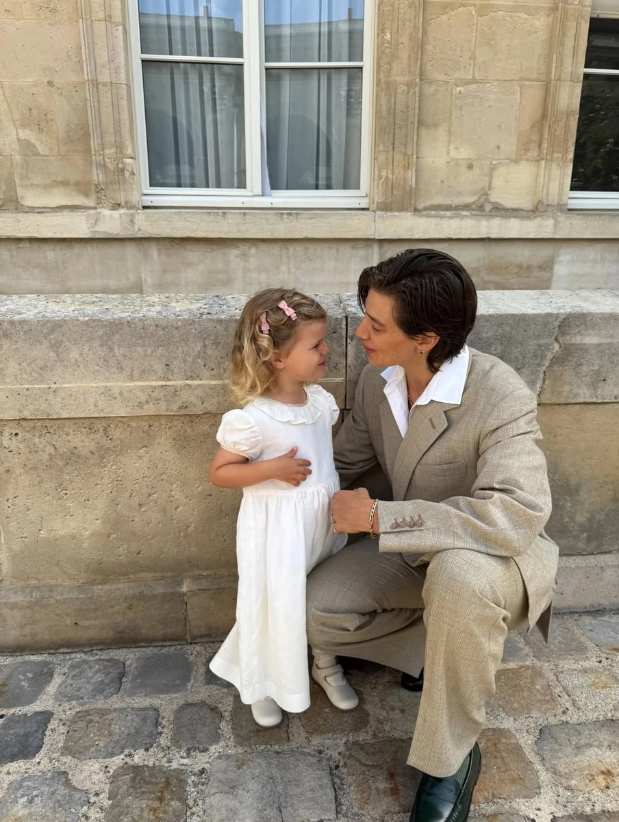 Наречена Стейтема замилувала фото ошатної дочки та сестри