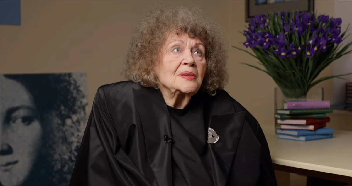 Ліна Костенко у стильному луці оголосила, що стала амбасадоркою бренду