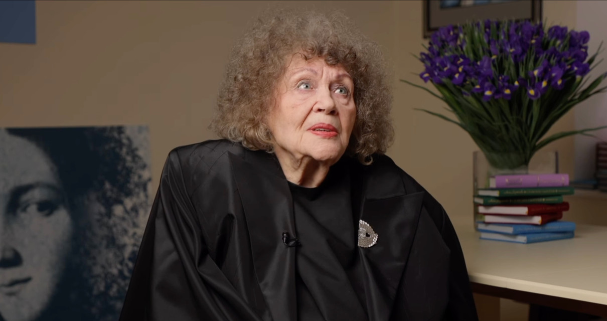 Ліна Костенко у стильному луці оголосила, що стала амбасадоркою бренду