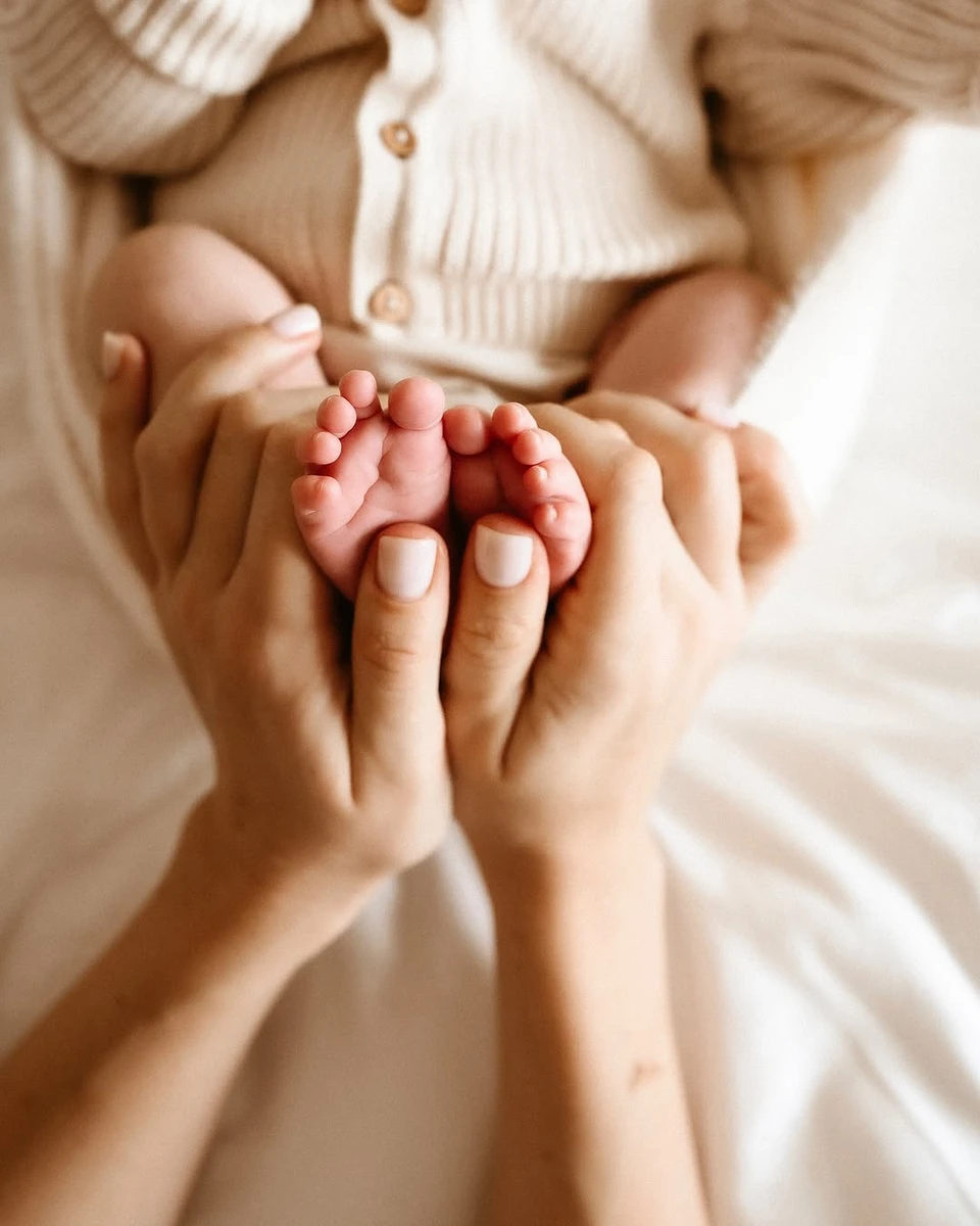 Таня Пренткович тримає ніжки доці