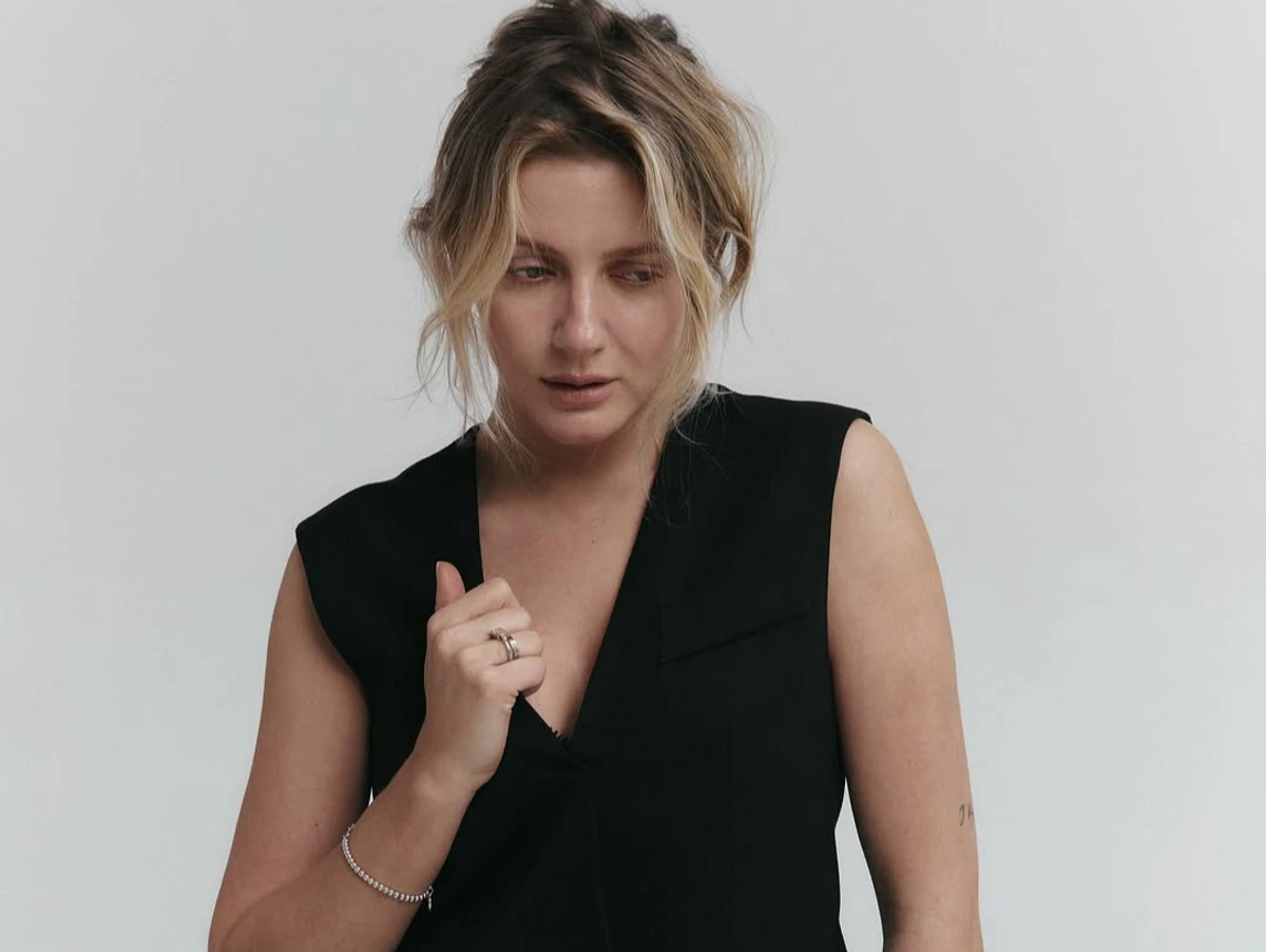 Анастасія Прудіус позує для фото