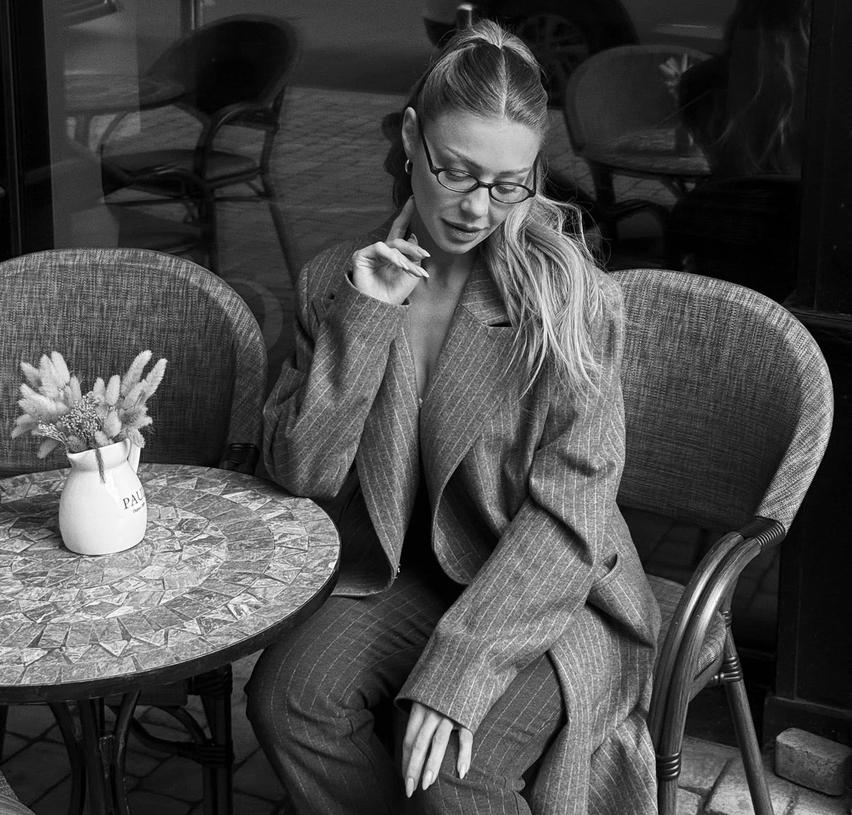 Тіна Кароль похвалилася стилем на чорно-білих фото