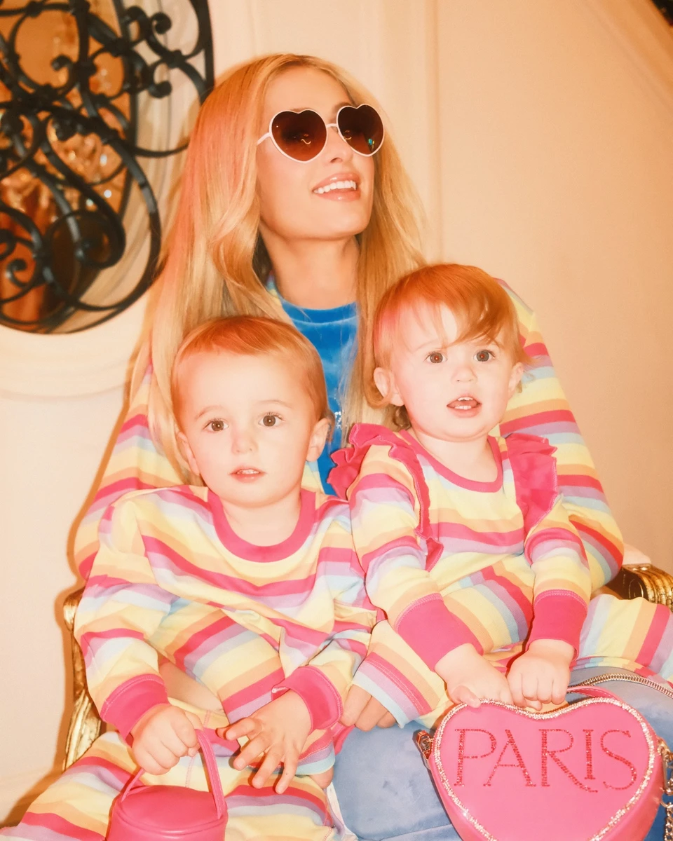 Періс Хілтон з двома дітьми