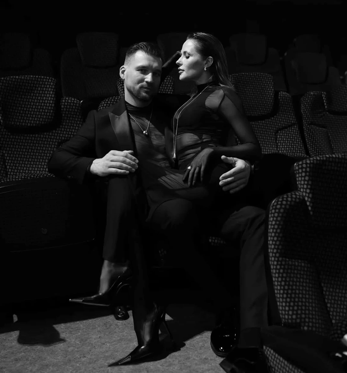 Наталка Денисенко застрибнула на коханого у кінотеатрі