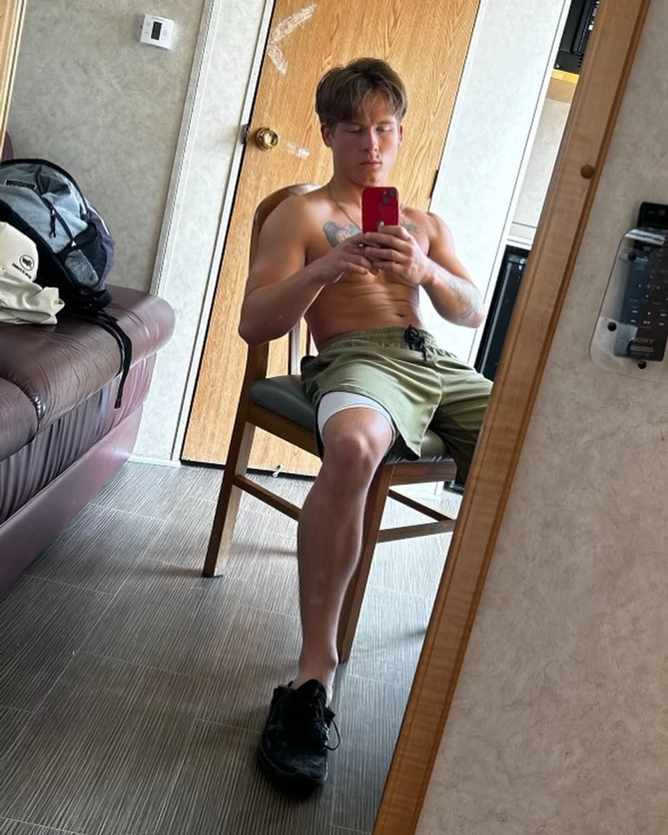 23-річний Роан, очевидно, полюбляє спорт