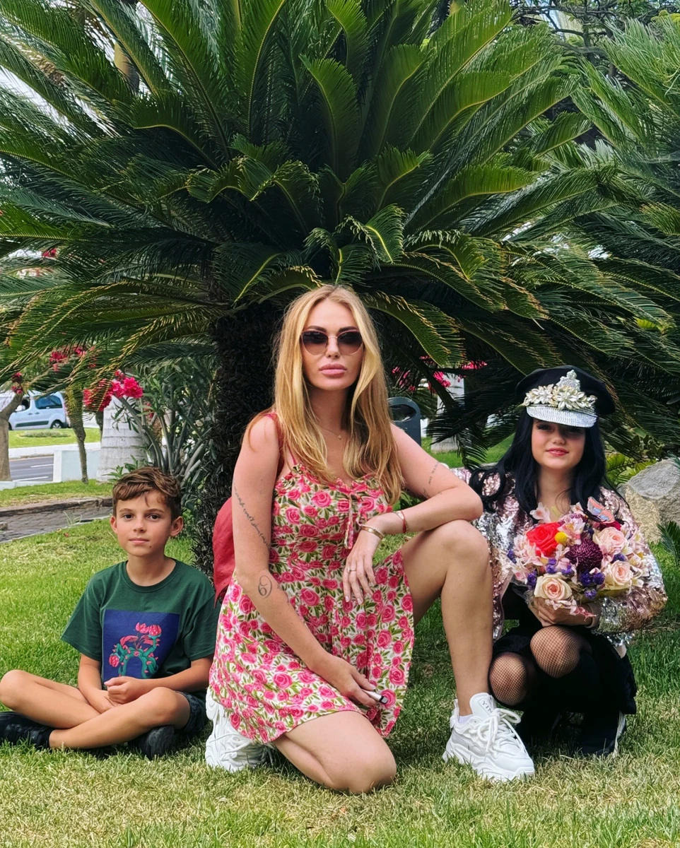 Слава Камінська з дітьми