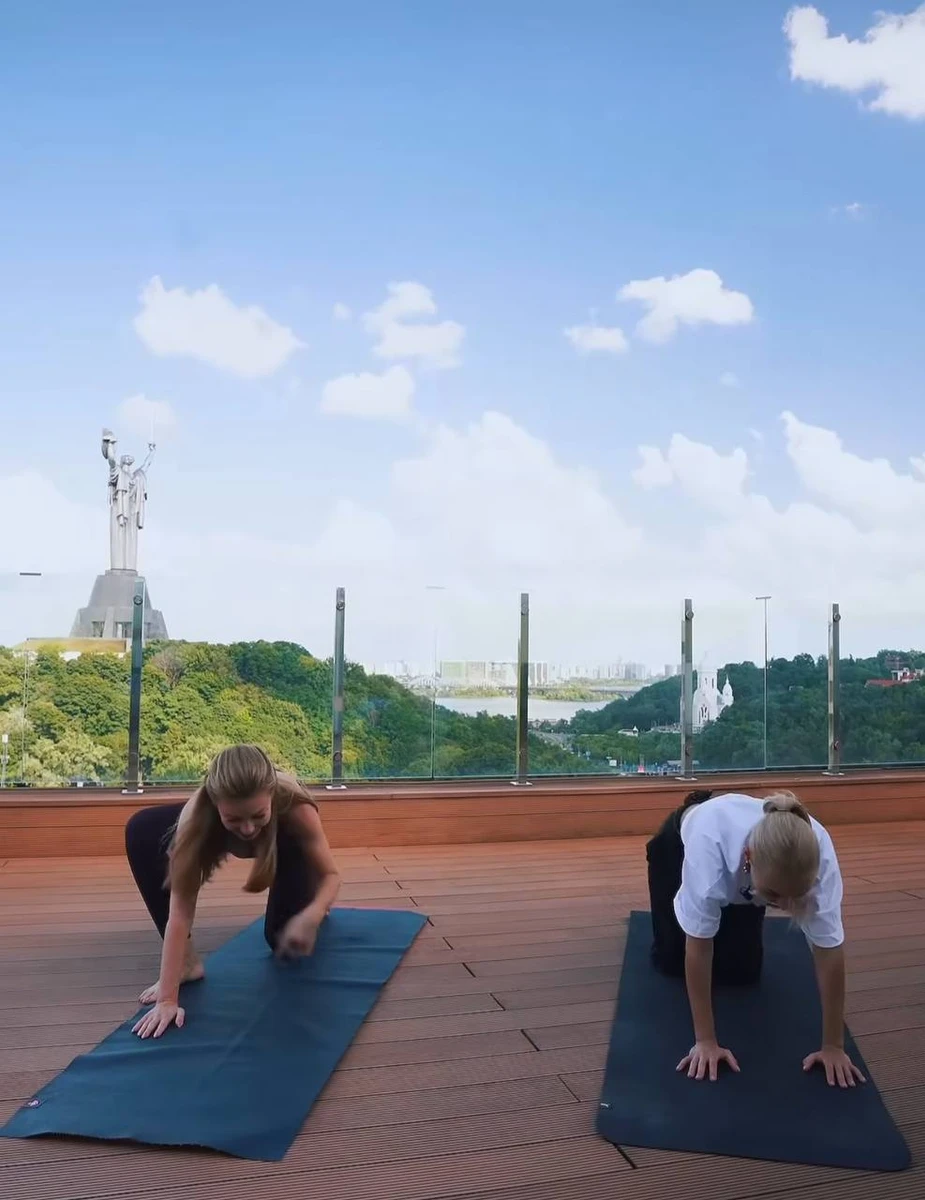 Однак Квіткова не здавалася і спробувала відтворити все, що показувала співачка