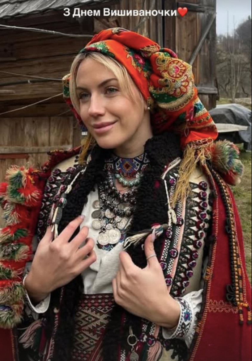 Леся Нікітюк привітала з Днем вишиванки