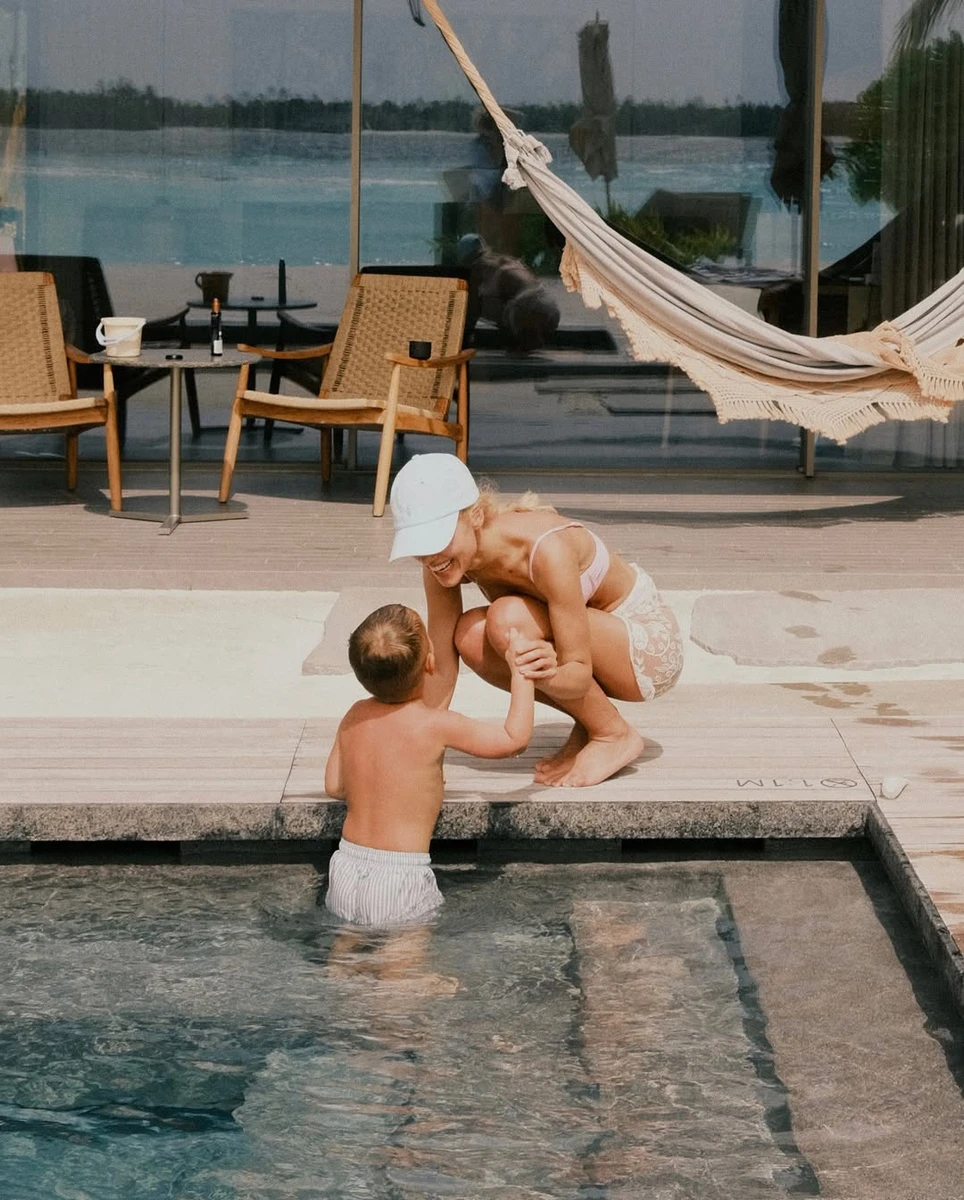 Даша Квіткова попозувала зі своїм сином