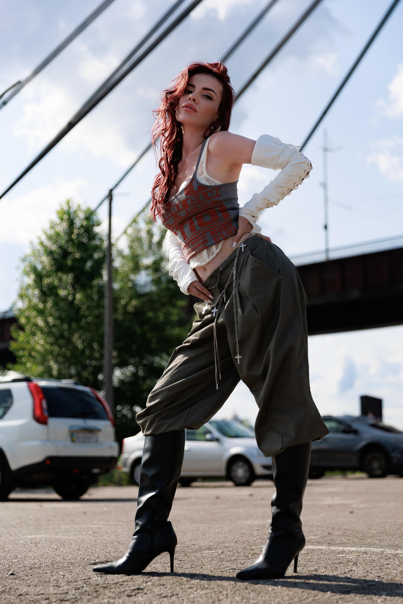 MamaRika натякнула на вагітність у новому кліпі