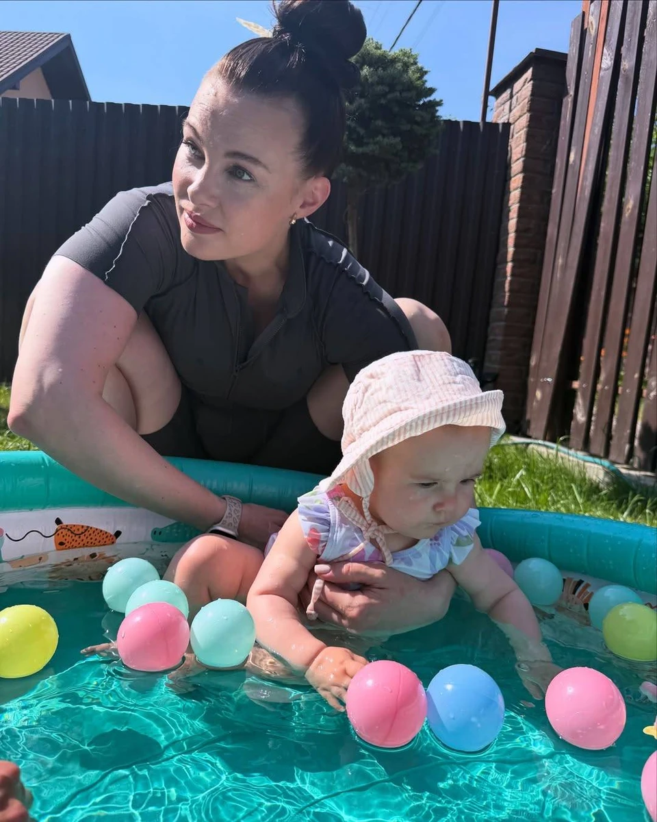 Дружина і донька Позитива