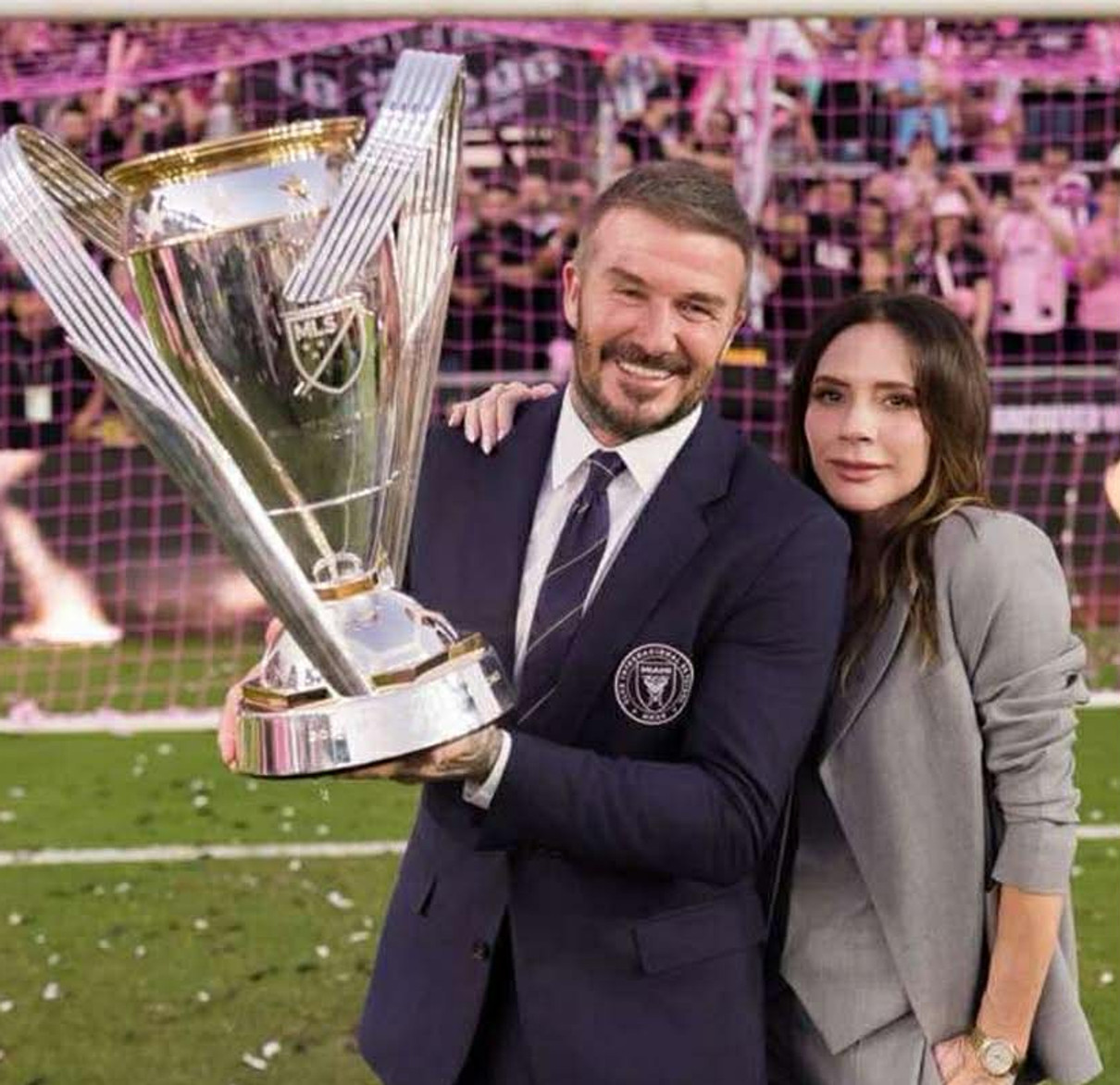 Вікторія Бекхем попозувала зі своїм чоловіком