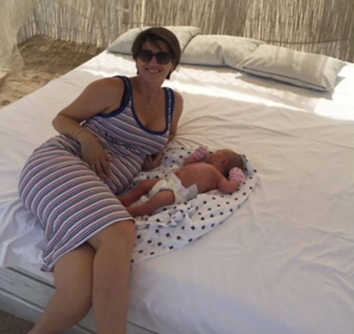 Аніта Луценко показалася з новонародженою доцею на архівних фото