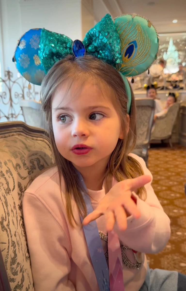 Єлизавета Юрушева замилувала фото дочки з вушками Мікі Мауса на її 4-річчя