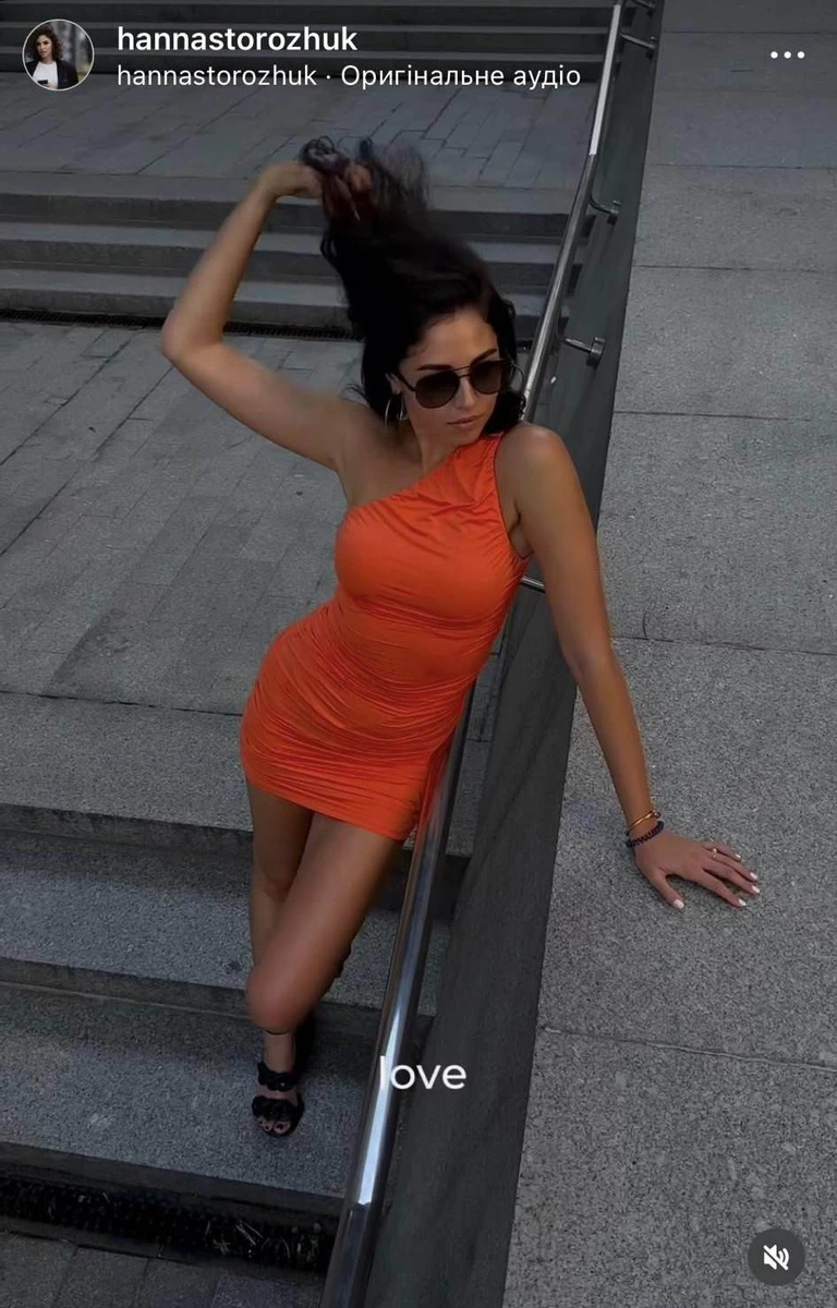 Богдан ефектно попозувала у тугенькому міні