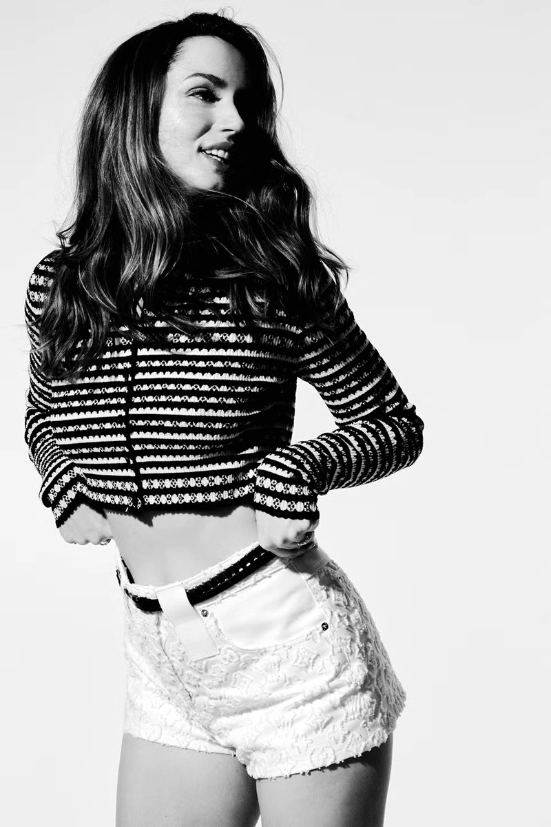 Ана де Армас показаал струнку фігуру