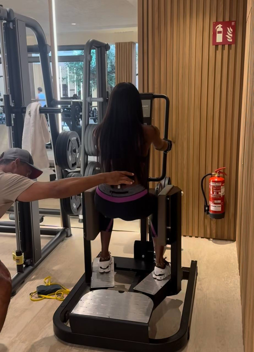 Наомі Кемпбелл у спортзалі