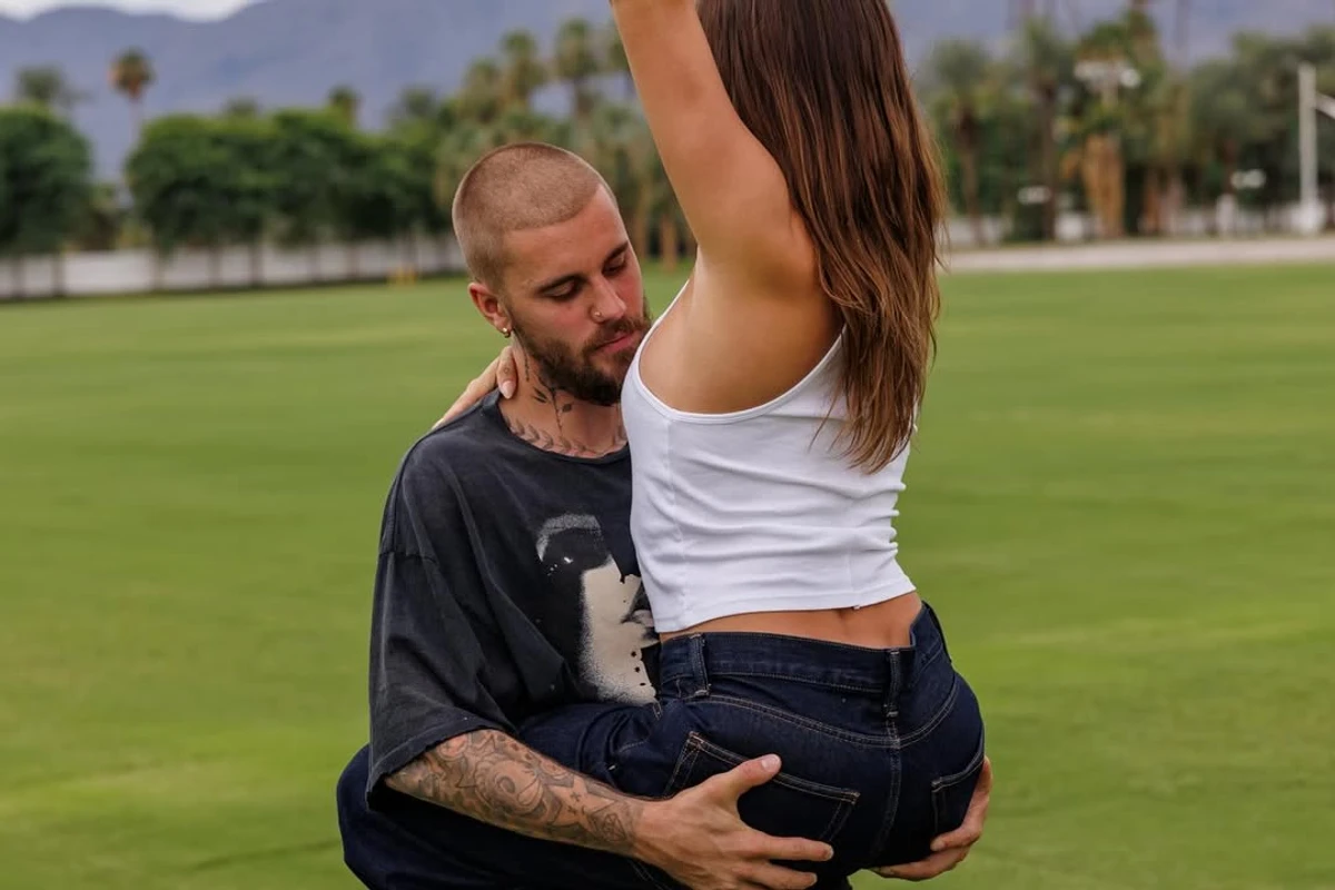 Джастін Бібер наробив сексі фото з Хейлі на природі